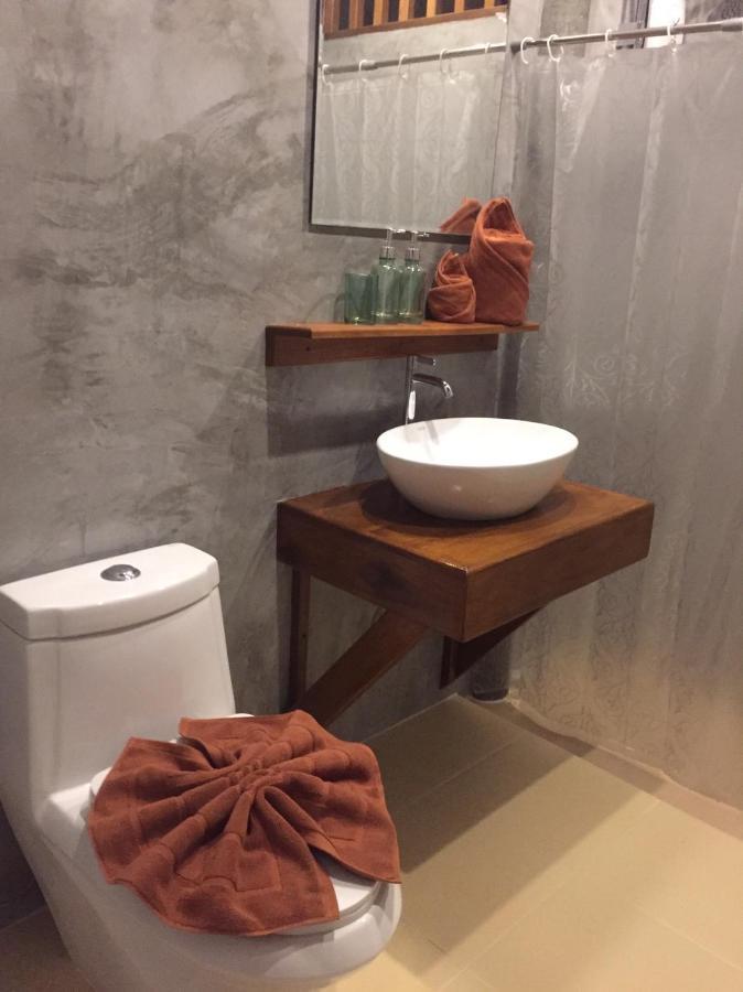 Sabai House Bungalow ヤオノイ島 エクステリア 写真